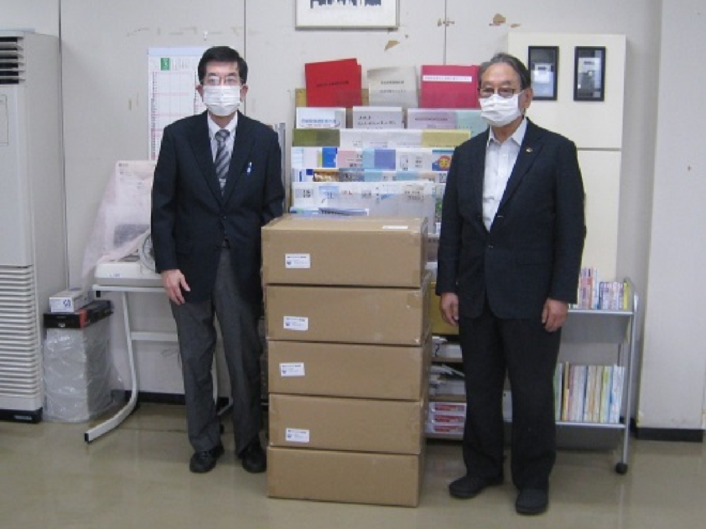 常陸太田市医師会にマスク10,000枚を寄贈